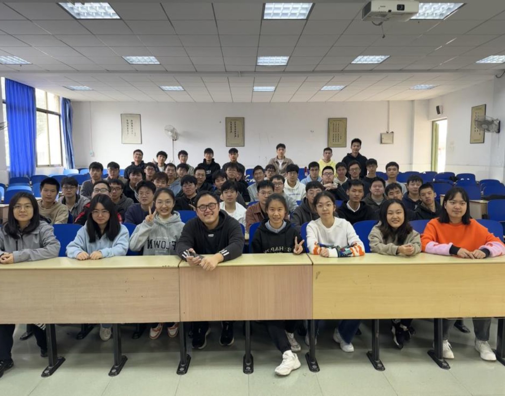 十年坚守深耕沃土&nbsp;初心如磐匠心育才——记吉首大学通信与电子工程学院教师牛一博